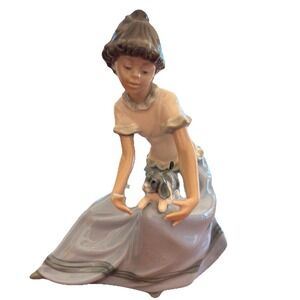 Vintage NAO Lladró Girl‎ With Puppy Porcelain Figurine Spain 1976
